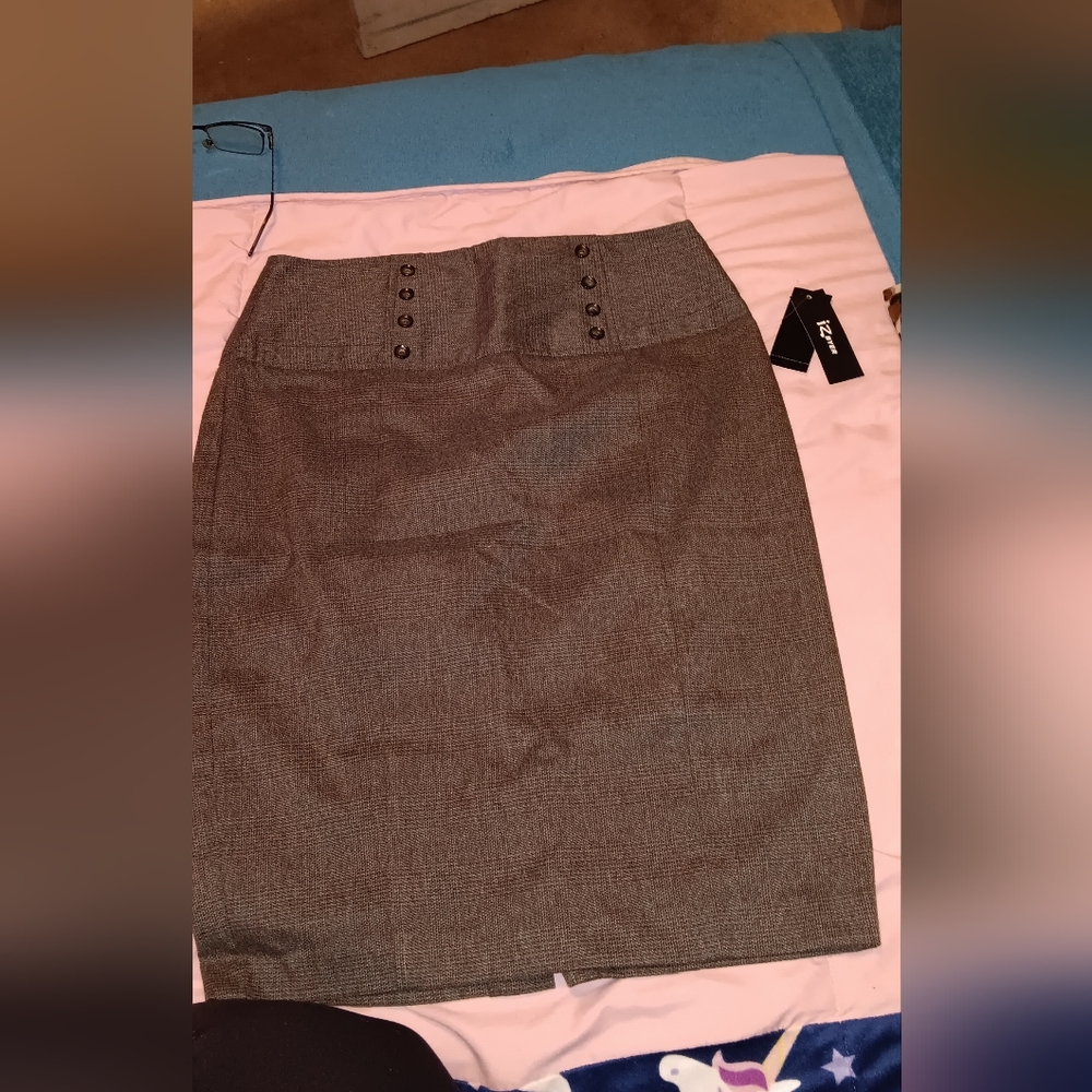 IZbyer brown pencil skirt